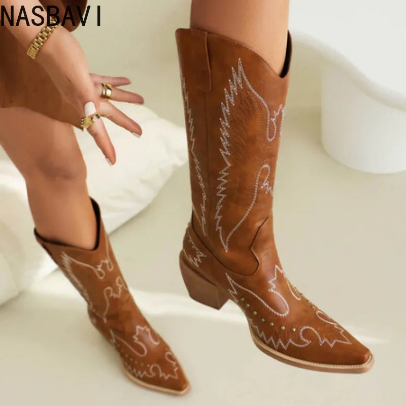 NASBAVI bottes de cowboy occidentales rouges pour femmes chaussures à bout pointu brodées bottes de cow-girl hautes et larges