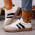 Baskets plates femme tendance rouge bordeaux, collection Printemps 2026, à rayures blanches, semelle épaisse, chaussures décontractées légères style streetwear vulcanisé