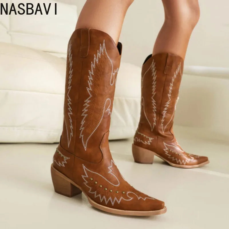 Bottines de Cowboy Occidentales Rouges à Broderies – Style Cow-Girl Chic