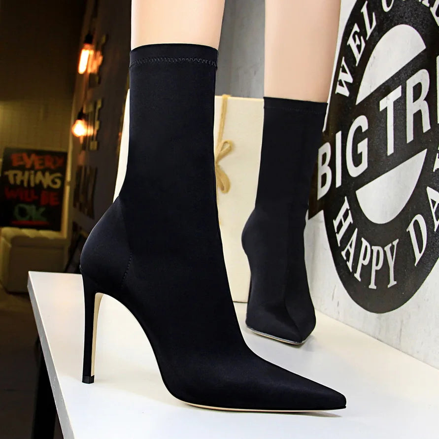 Femmes 7.5cm 10cm talons hauts chaussettes en soie bottes vert talons bas bottines courtes dame strip-teaseuse hiver bout pointu Satin chaussures Sexy
